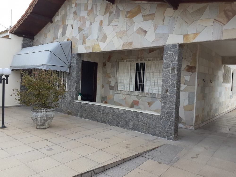 CASA COM 05 DORMITÓRIOS, 02 PI